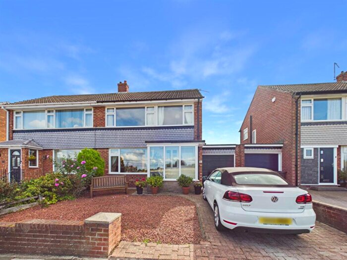 3 Bedroom Semi-Detached House For Sale In Shaftesbury Crescent, Marden Farm, NE30