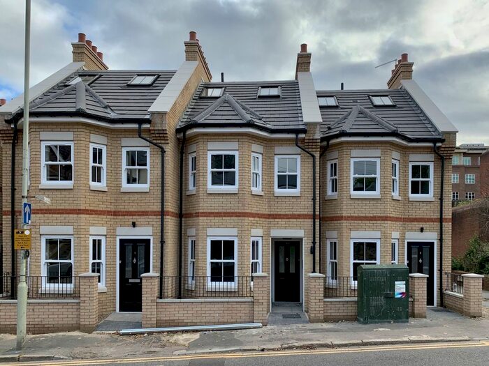 2 Bedroom Flat To Rent In Tulip Court, St. Johns Road, Watford, Hertfordshire, WD17