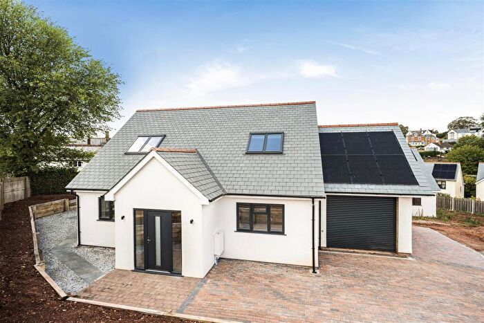 4 Bedroom Bungalow For Sale In North Street, North Tawton, EX20