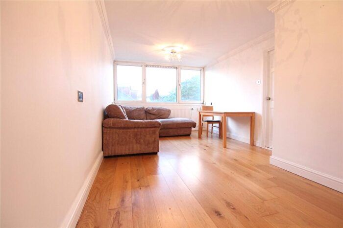 2 Bedroom Apartment To Rent In Ray Lodge Road, Woodford Green, IG8