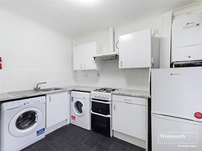 Apartment To Rent In Fairway Avenue, Kingsbury, London, NW9
