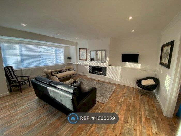 2 Bedroom Maisonette To Rent In Vicarage Road, Kingston Upon Thames, KT1