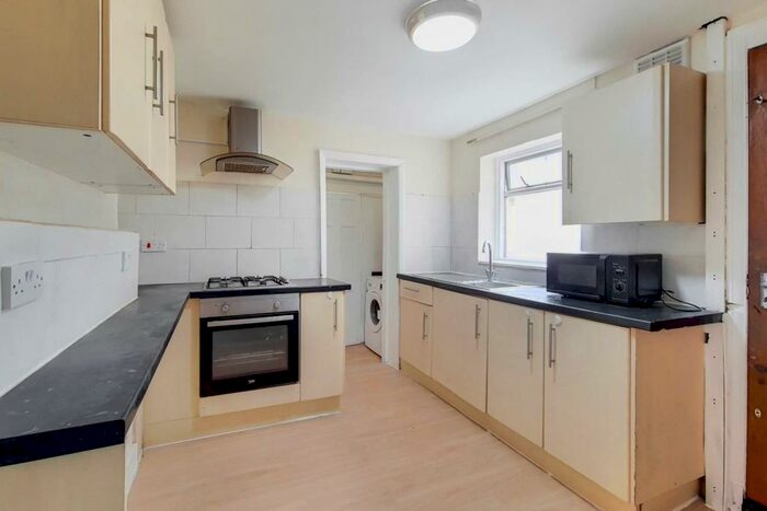 3 Bedroom House To Rent In Lancing Road, Croydon, CR0