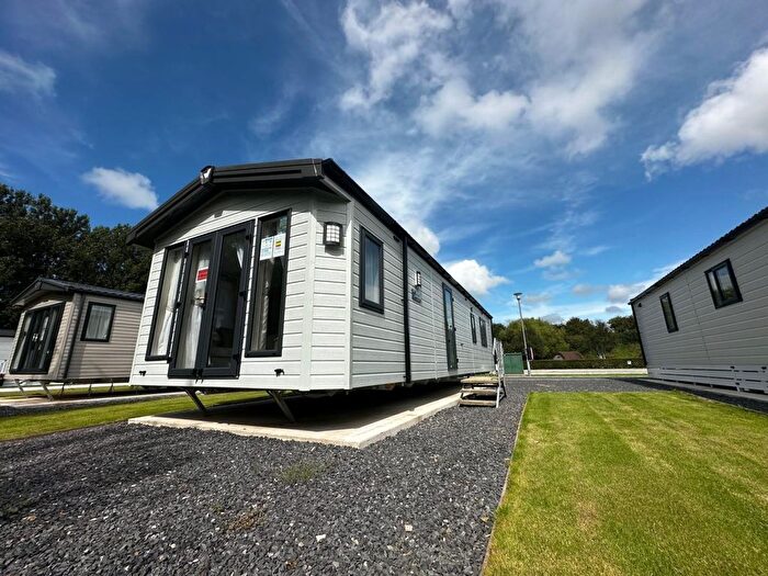 2 Bedroom Mobile/park Home For Sale In River Road, Thornton-Cleveleys, FY5