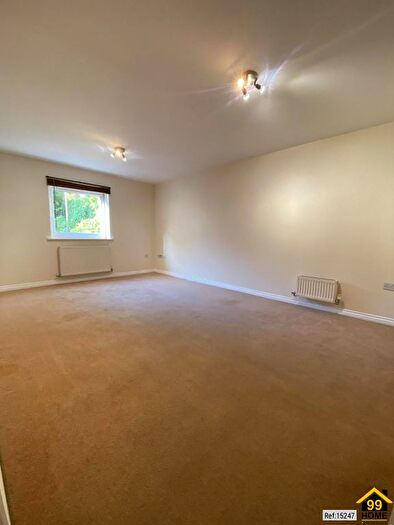 1 Bedroom Flat To Rent In Gloucester Court, Watford, WD18