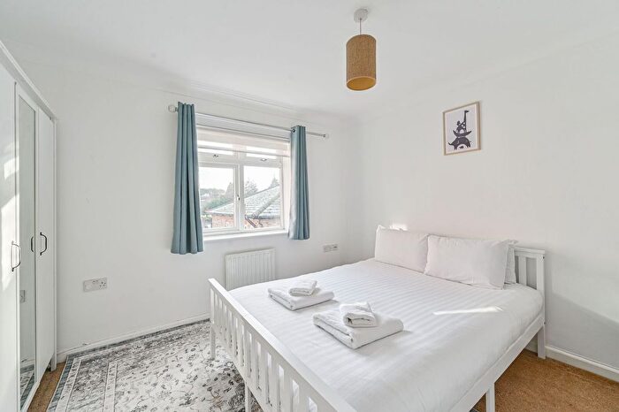 2 Bedroom Flat To Rent In Osprey Close, Bromley, BR2