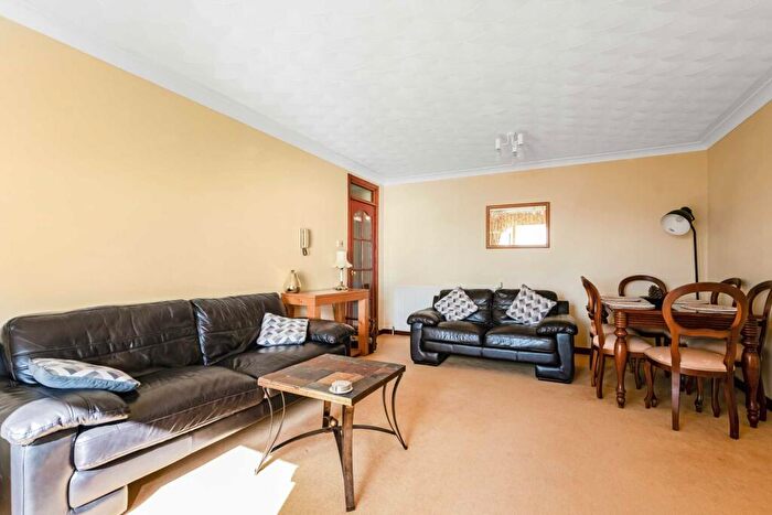 2 Bedroom Apartment To Rent In Wemyss Bay Road, Wemyss Bay, PA18