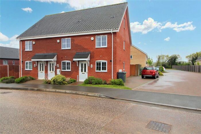 3 Bedroom Town House For Sale In Mentmore Way, Poringland, Norwich, Norfolk, NR14