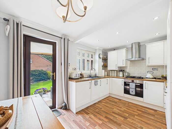 3 Bedroom Detached House For Sale In Countisbury Drive, Oakwood, DE21