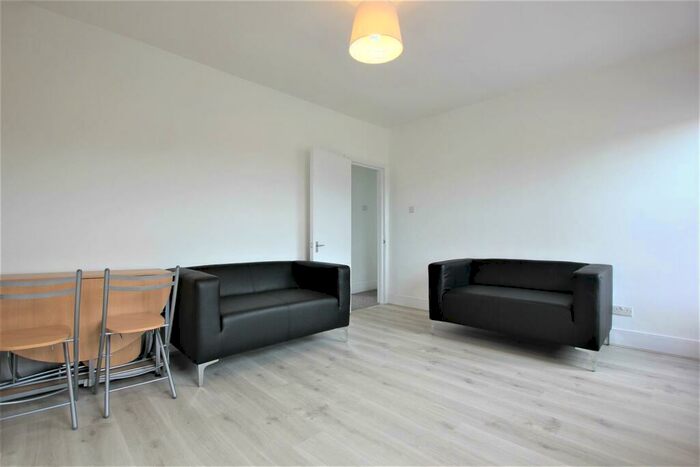 2 Bedroom Flat To Rent In Wightman Road, Hornsey, N8