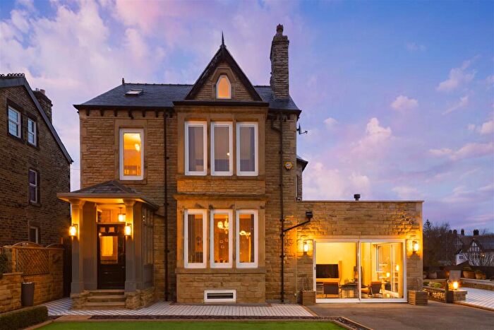 6 Bedroom Detached House For Sale In Street Lane, Roundhay, LS8