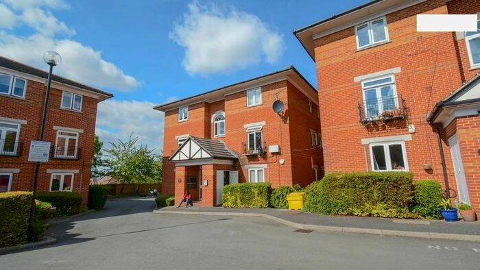 2 Bedroom Flat To Rent In Seckford Court, Hendon, London, NW4