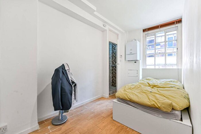 2 Bedroom Flat For Sale In Portpool Lane, Farringdon, London, EC1N