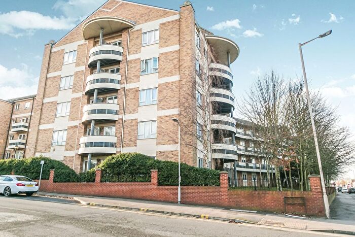 2 Bedroom Flat To Rent In Branagh Court, Reading, RG30