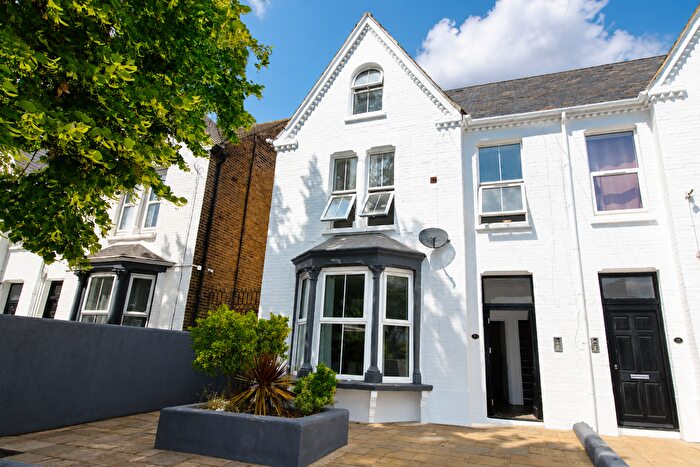 2 Bedroom Flat To Rent In Railway Street, Gillingham, Gillingham, Kent, ME7