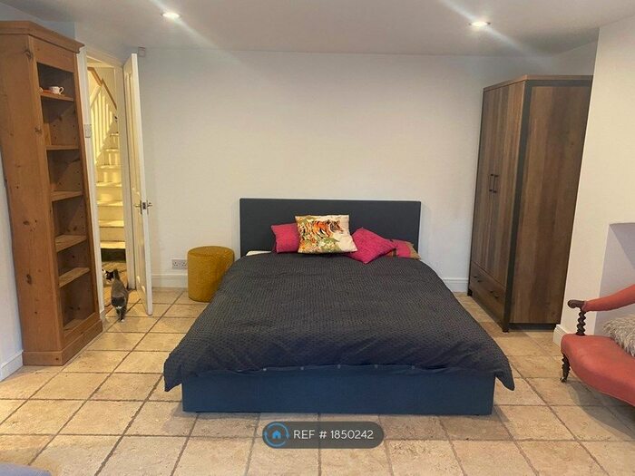 Studio To Rent In Dalston, London, E8