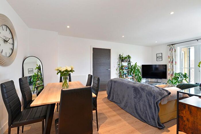 1 Bedroom Flat For Sale In Flambard Way, Godalming, Surrey, GU7