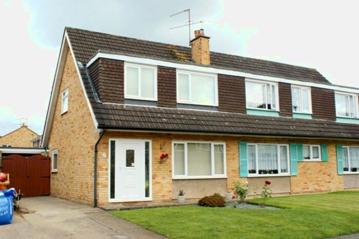 4 Bedroom Semi-Detached House To Rent In Nobles Way, Egham TW20