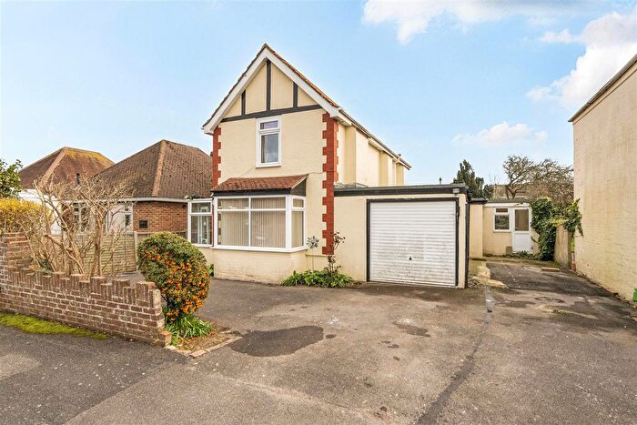 3 Bedroom Detached House For Sale In Raynes Road, Lee-On-The-Solent, PO13
