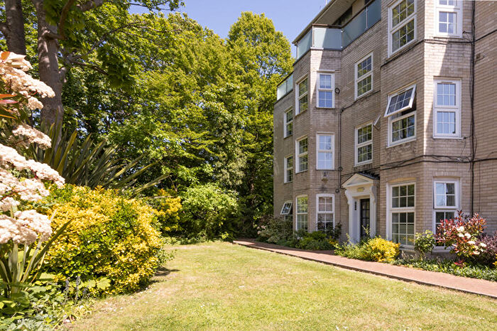 1 Bedroom Apartment For Sale In Malden Court, West Barnes Lane, New Malden, KT3