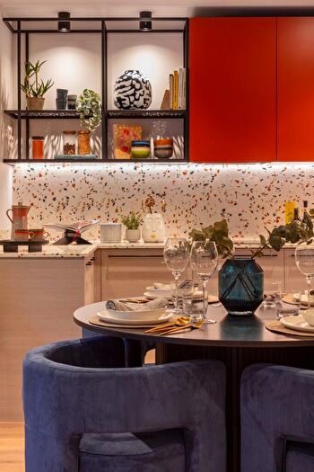 2 Bedroom Apartment For Sale In Heron Wharf, Leven Road, London, E14