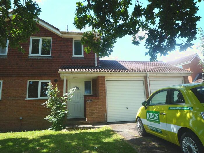 2 Bedroom Detached House To Rent In Maltby Way, Reading, RG6