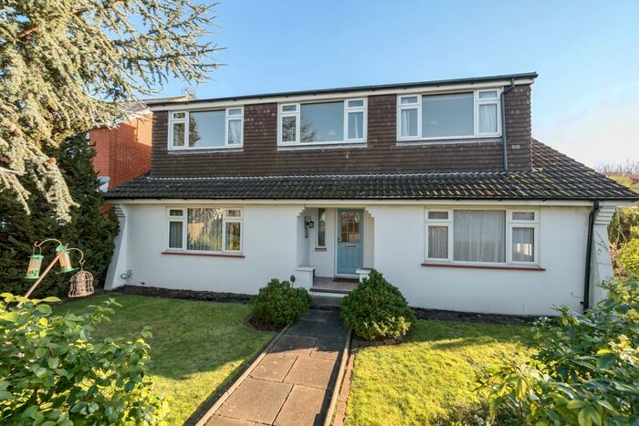 4 Bedroom Detached House To Rent In Squires Bridge Road, Shepperton, TW17