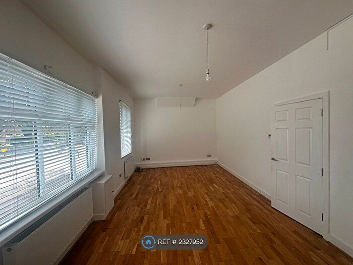 1 Bedroom Flat To Rent In Woodford Road, London, E7