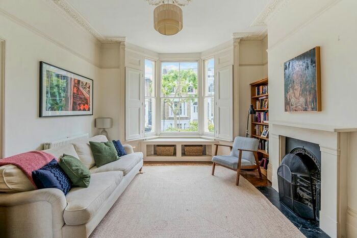 3 Bedroom Maisonette To Rent In Southborough Road, South Hackney, London, E9