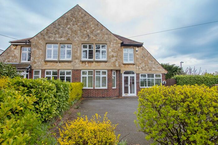 4 Bedroom Semi-Detached House To Rent In Leamington Road, Styvechale, Coventry, CV3