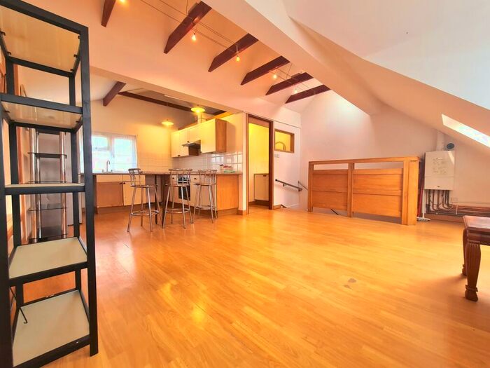 2 Bedroom Flat To Rent In Station Road, West Wickham, BR4