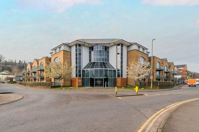 2 Bedroom Flat To Rent In Woolsack Way, Godalming, GU7