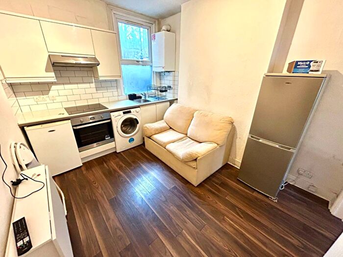 1 Bedroom Flat To Rent In Oak Grove, London, NW2