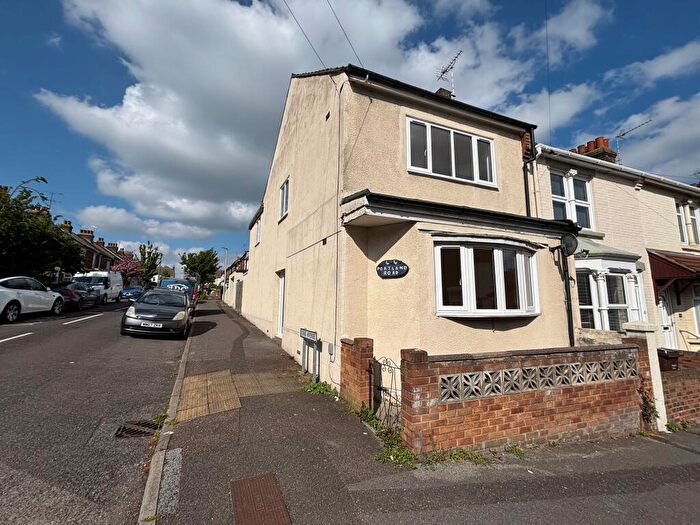 3 Bedroom End Of Terrace House To Rent In Portland Road, Gillingham, ME7