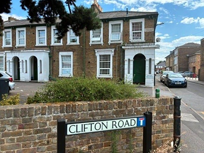 Studio To Rent In Clifton Road, Slough, SL1