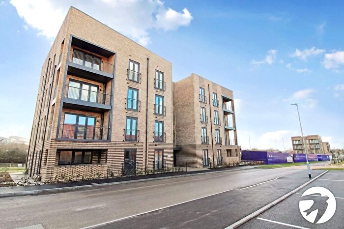 2 Bedroom Flat To Rent In Scotney Drive, Greenhithe, Kent, DA9