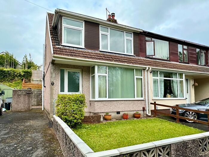 3 Bedroom Semi-Detached House To Rent In St. Rhidian Drive, Killay, SA2