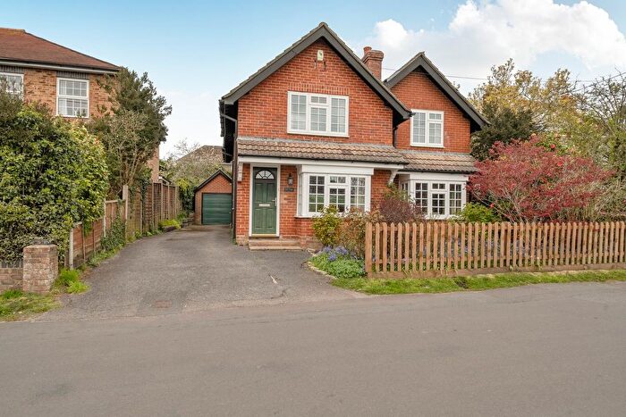 4 Bedroom Detached House For Sale In Middle Road, Sway, Lymington, SO41