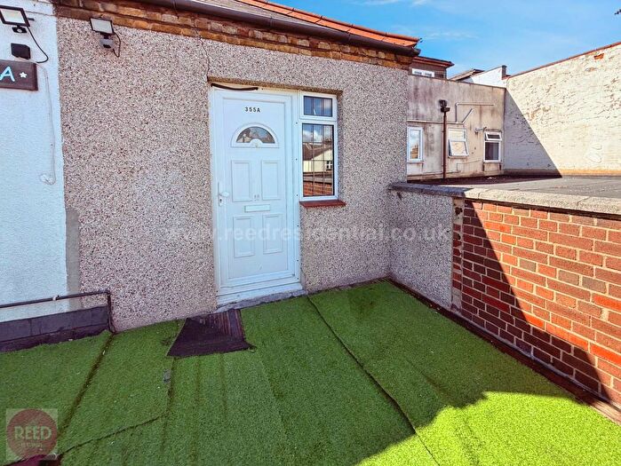 2 Bedroom Flat To Rent In London Road, Westcliff On Sea, SS0