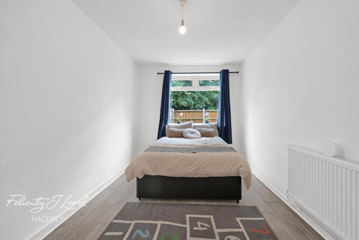 3 Bedroom Flat For Sale In Stevens Avenue, London, E9