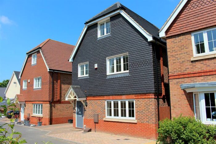 5 Bedroom Detached House To Rent In Ash Close, Banstead, SM7