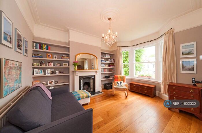 2 Bedroom Flat To Rent In Dulwich, London, SE21