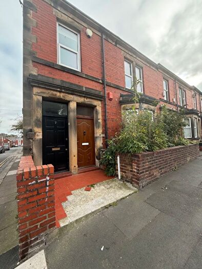 3 Bedroom Flat To Rent In Wingrove Gardens, Newcastle Upon Tyne, NE4