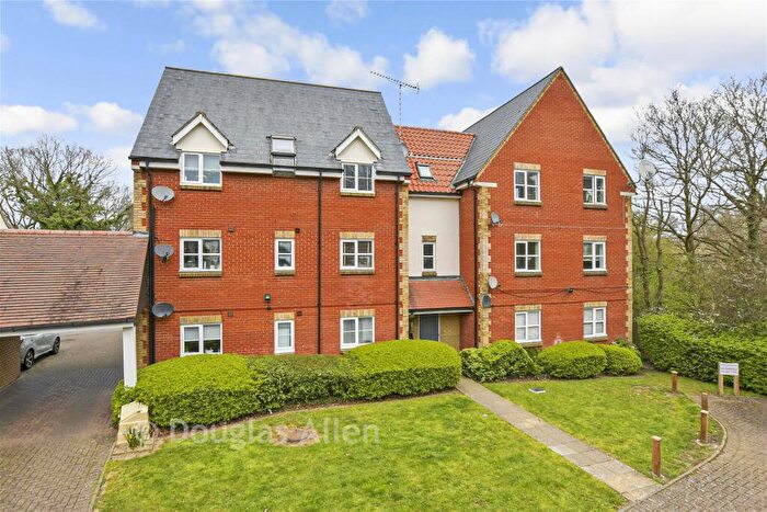 2 Bedroom Apartment For Sale In Bramble Tye, Laindon, Basildon, Essex, SS15