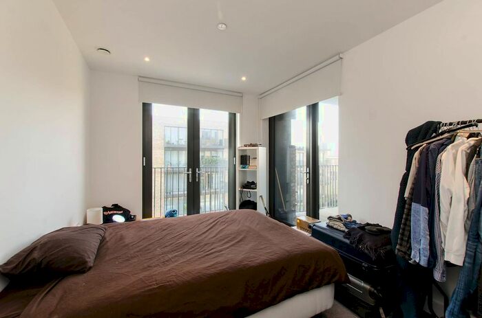 2 Bedroom Flat To Rent In Cobalt Place, Battersea Square, London, SW11