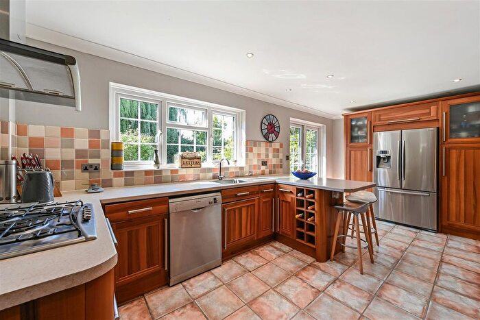 4 Bedroom Detached House For Sale In Redhill Road, Rowland's Castle, PO9