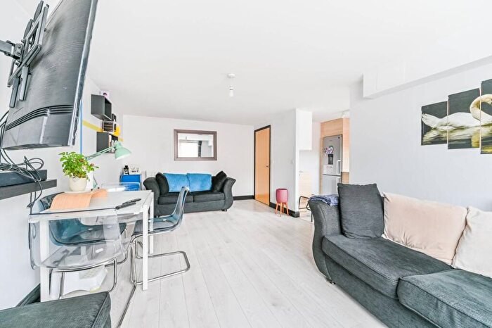 1 Bedroom Flat To Rent In Simpson Close, Thornton Heath, Croydon, CR0