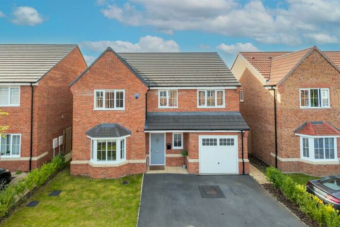 5 Bedroom Detached House To Rent In Weyland Road, Sherburn In Elmet, Leeds, LS25