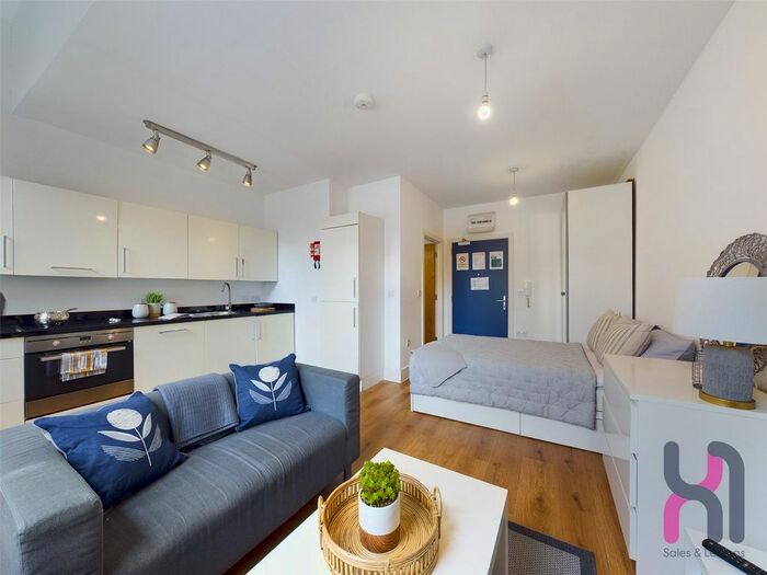 Studio To Rent In Town Hall, Bexley Square, Salford, Manchester, M3