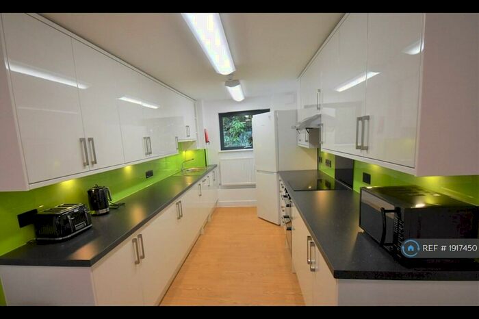 6 Bedroom Terraced House To Rent In Hillside Court, Reading, RG1